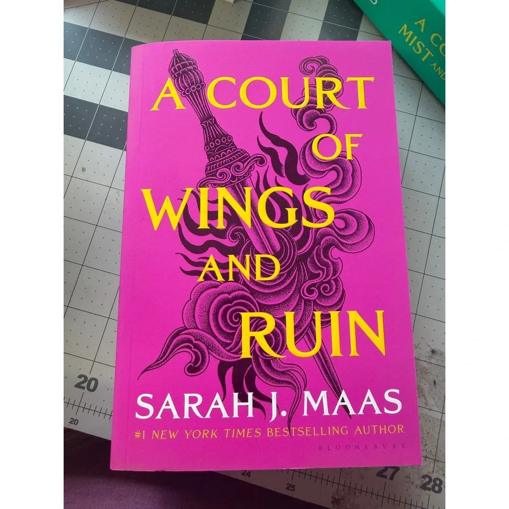 A Court of Wings and Ruin Sarah J Maas ACOTAR Paperback Bloomsbury Pink Book